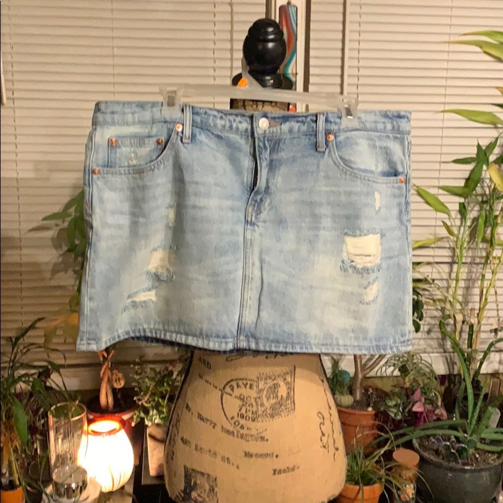 NWOT. GAP Skirt. Size 32.